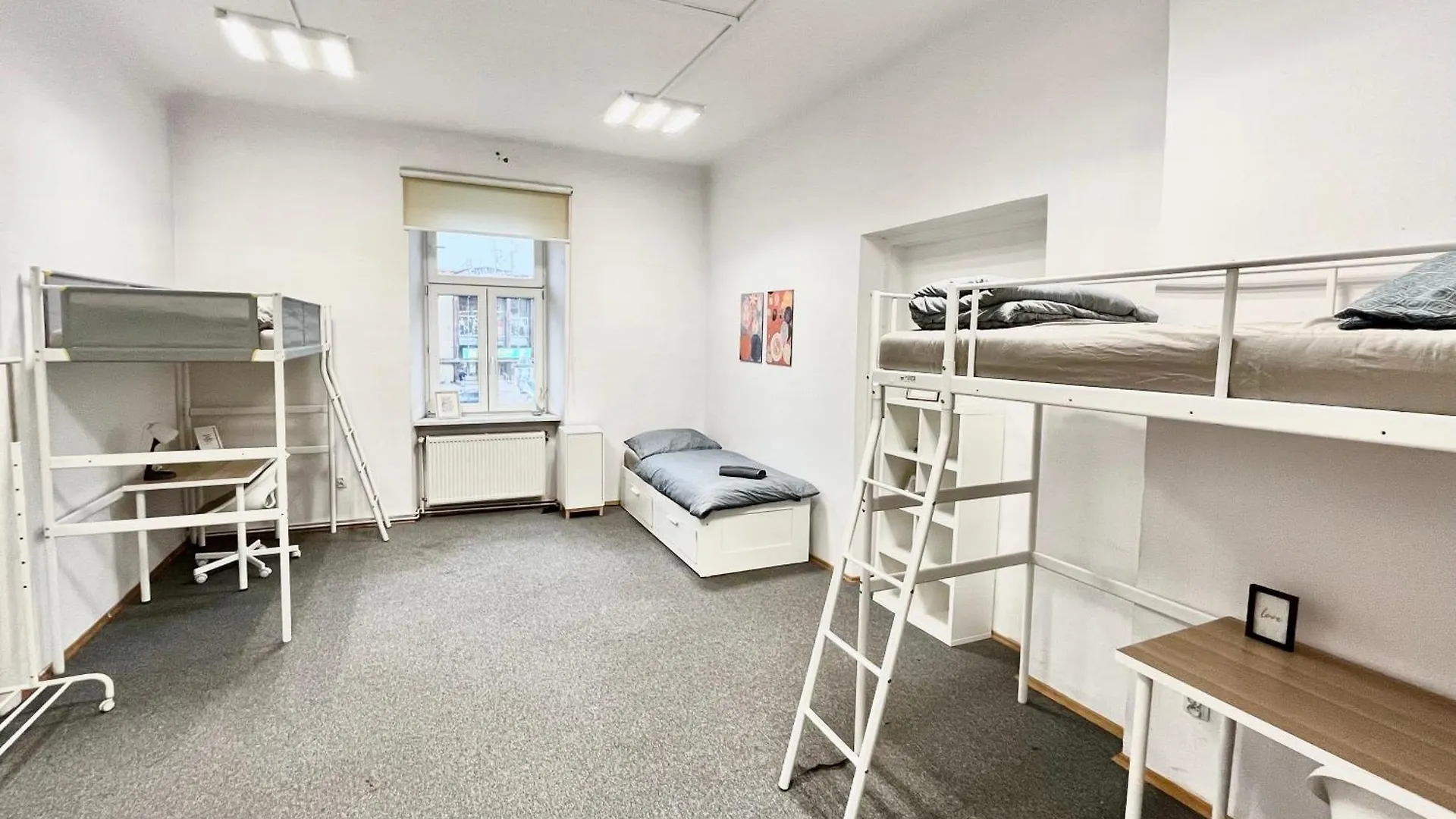 Cool And Big Room In クラクフ